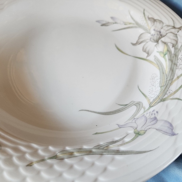 Beautiful China PearlSet Of 5 Cups & Saucers,Salad Plates, sugar bowl & creamer - Picture 3 of 13